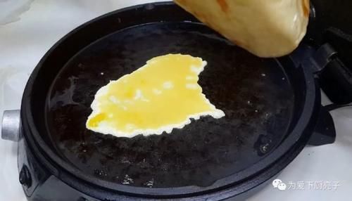 面团|烙饼这样做才好吃，开水一烫，张张柔软又劲道，比手抓饼还好吃