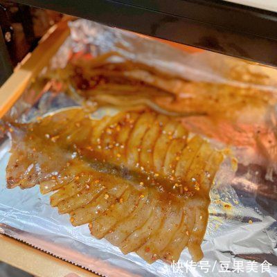 这道香辣孜然烤鱿鱼!简单又好吃比大厨做的还好吃