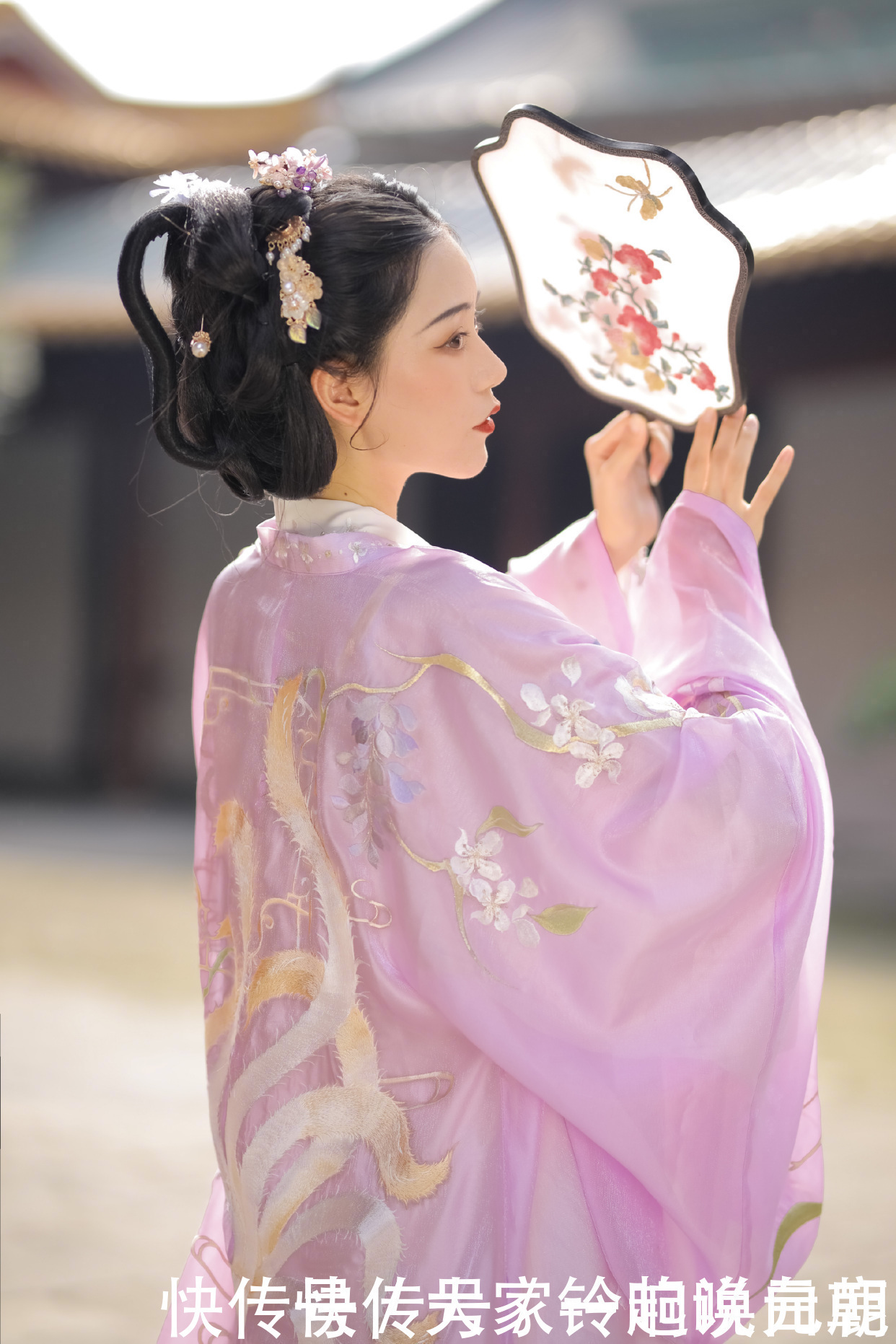 廉价感|精致好看的“七尾狐”汉服,大多数人不愿入手,这是怎么回事呢