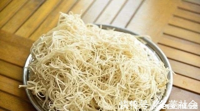 这才是蒸面条的正确方法,教你大厨做法,面条柔软劲道,鲜香入味