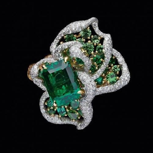 Dior新一季高级珠宝系列「RoseDior」：致敬经典玫瑰