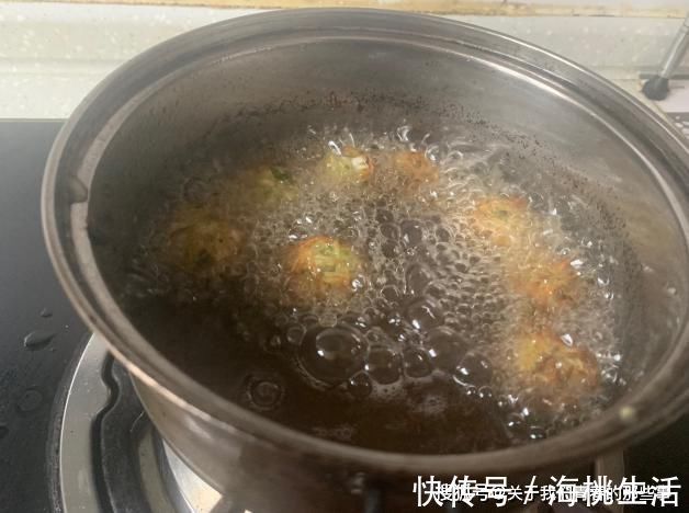 萝卜|炸萝卜丸子时,这一步不能少,丸子外酥里嫩,放凉不发硬,超好吃