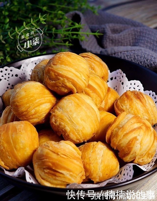 一口酥,做法简单无难度,外酥里软一口一个,越吃越香,太解馋了