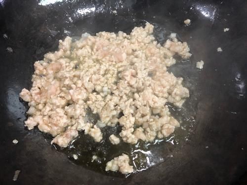 茄子别直接红烧吃，加1个鸡蛋，家常味道，做好比饭店的还好吃