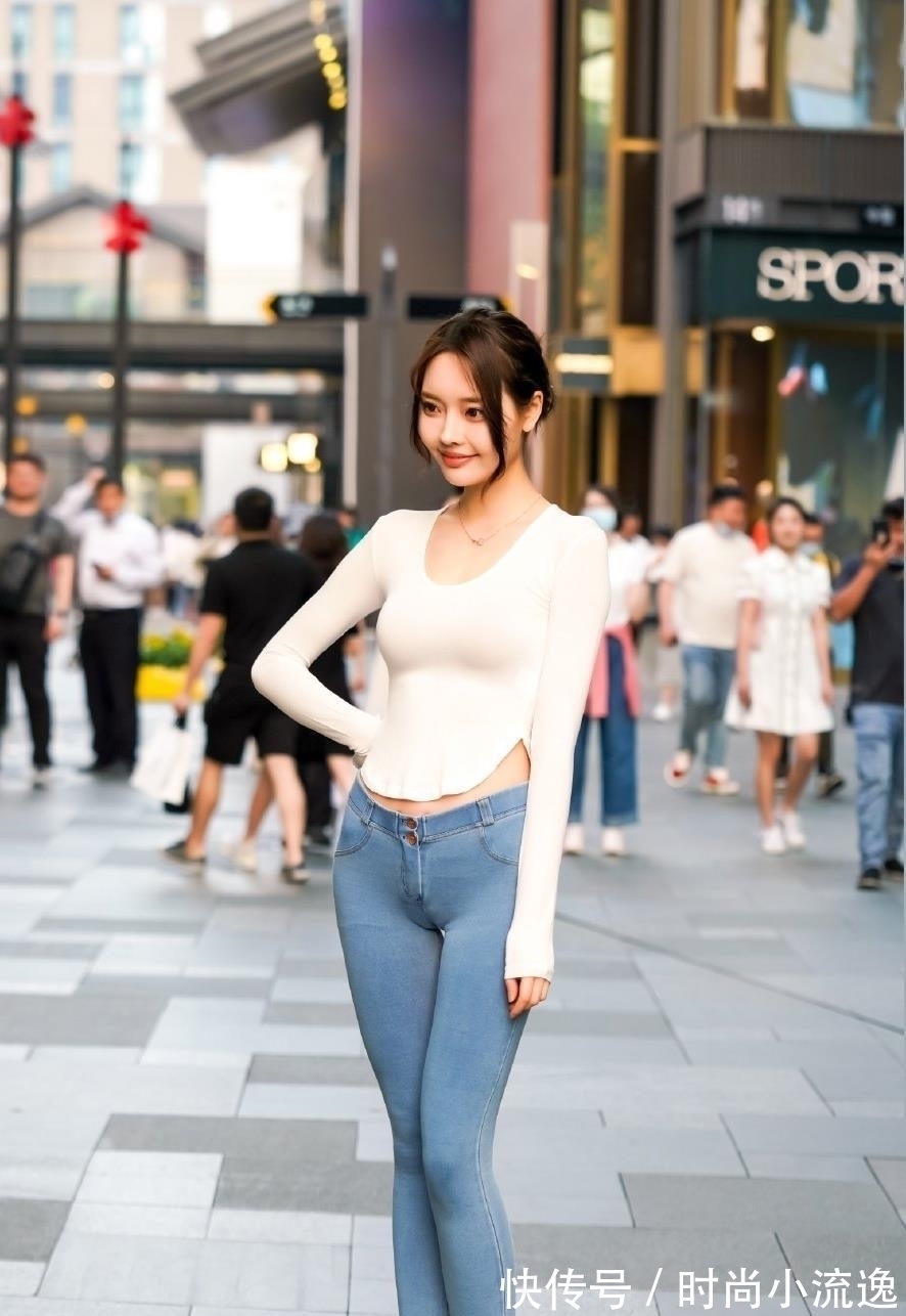 tips 如何用牛仔裤展示身材?弹力牛仔裤+高跟短靴,不仅显身材还很潮