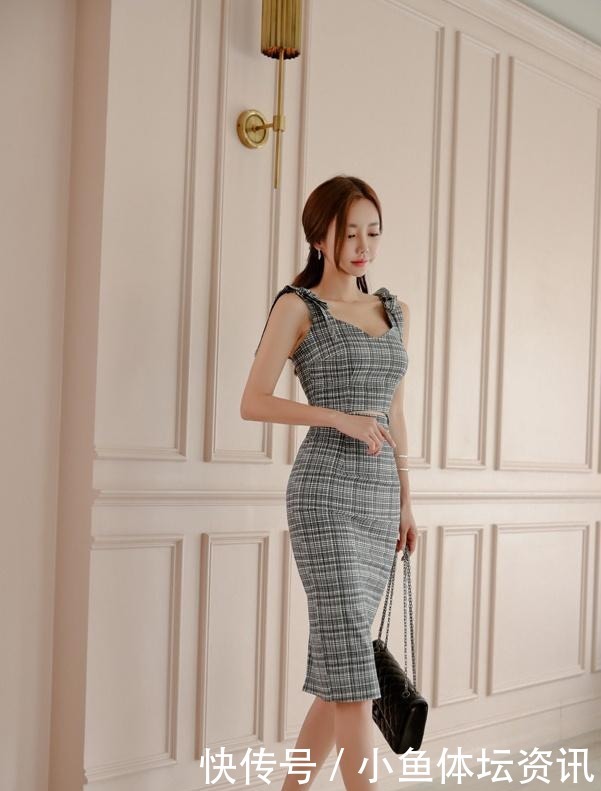 苗条|简单大方的连衣裙,展现完美的身材线条,让你成为人群中的焦点