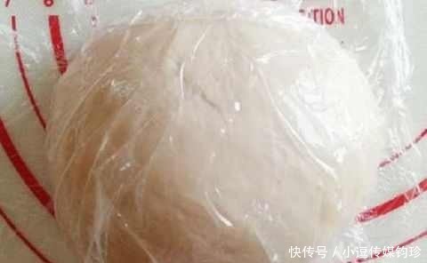 夏天|夏天饺子皮在我家这样吃 上锅一蒸就能吃 鲜香解嫩比凉皮香