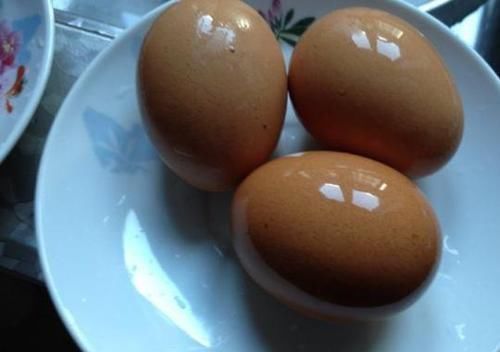 清水|煮鸡蛋不要只加清水，再加一步，蛋壳轻轻一捏就掉，鸡蛋滑嫩可口