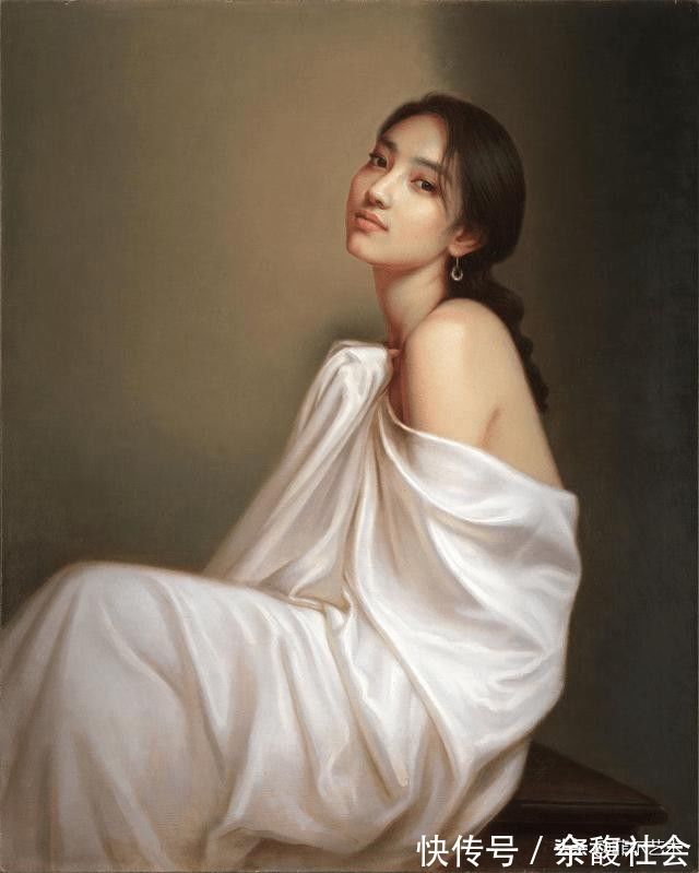 油画#年轻画家人体油画中的美艳少妇，身披薄纱，难掩玲珑曲线