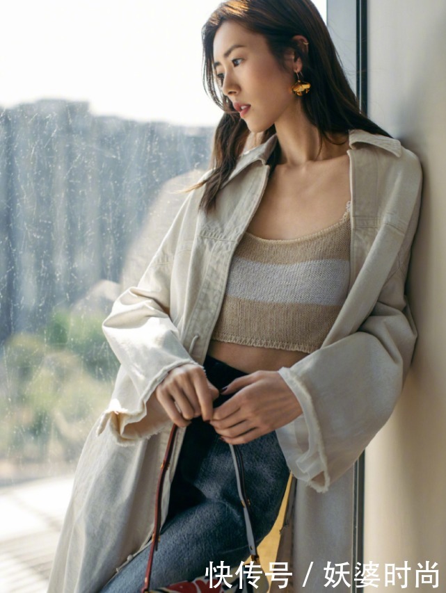 单品|“大妈凉鞋”成新潮单品，圈内女星都在穿，你没有就low了