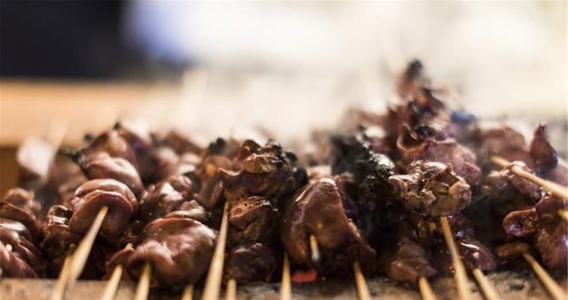 嘴下|爱喝酒的人:5种“下酒菜”最好少碰,为了健康,劝你嘴下留情