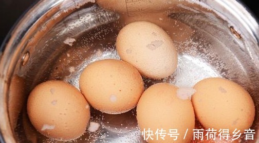 清水|水煮鸡蛋只用清水就错了,多加1步,蛋壳一碰就掉,鸡蛋香嫩美味!