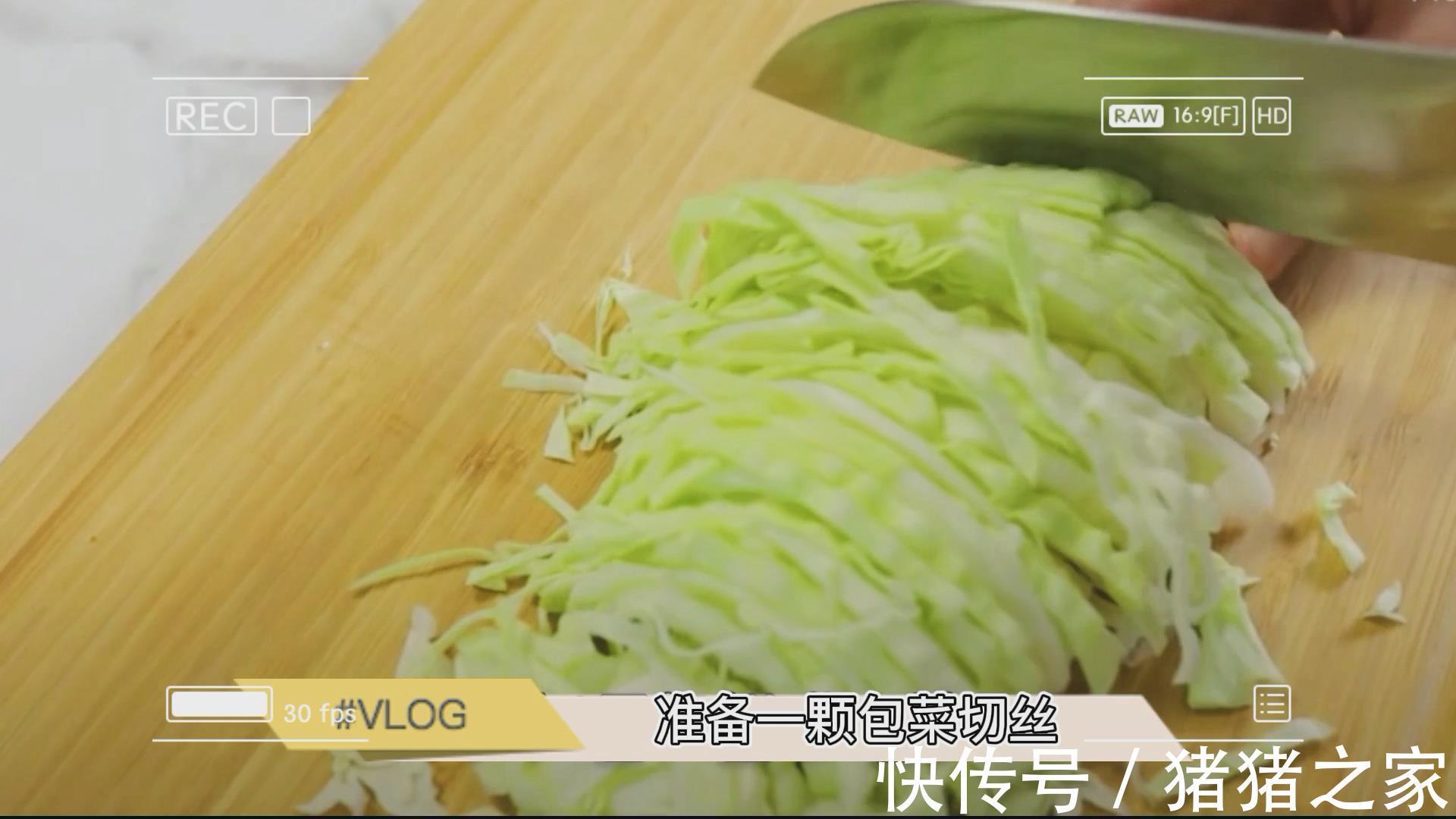 早餐饼|用包菜和鸡蛋做好吃的早餐饼，基本不用加调料，简单快捷又美味