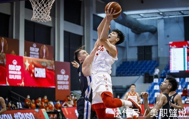 |笑话！CBA胡明轩表态，不解约并参加商演捞钱，姚明能否一视同仁