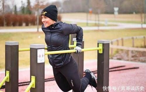 手肘|胸肌练不厚,多做屈臂撑,健身教练很多人的屈臂撑做错了