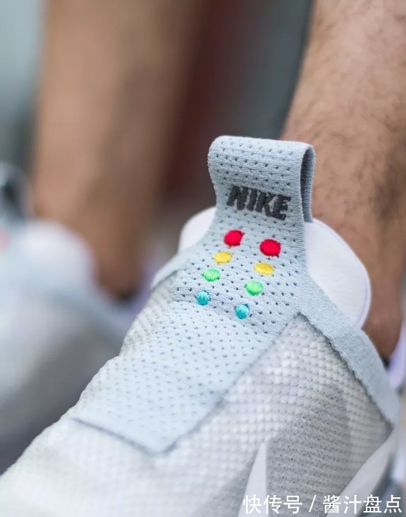 开箱 最强球鞋!六千的“平民 Air Mag” 开箱 + 上脚!