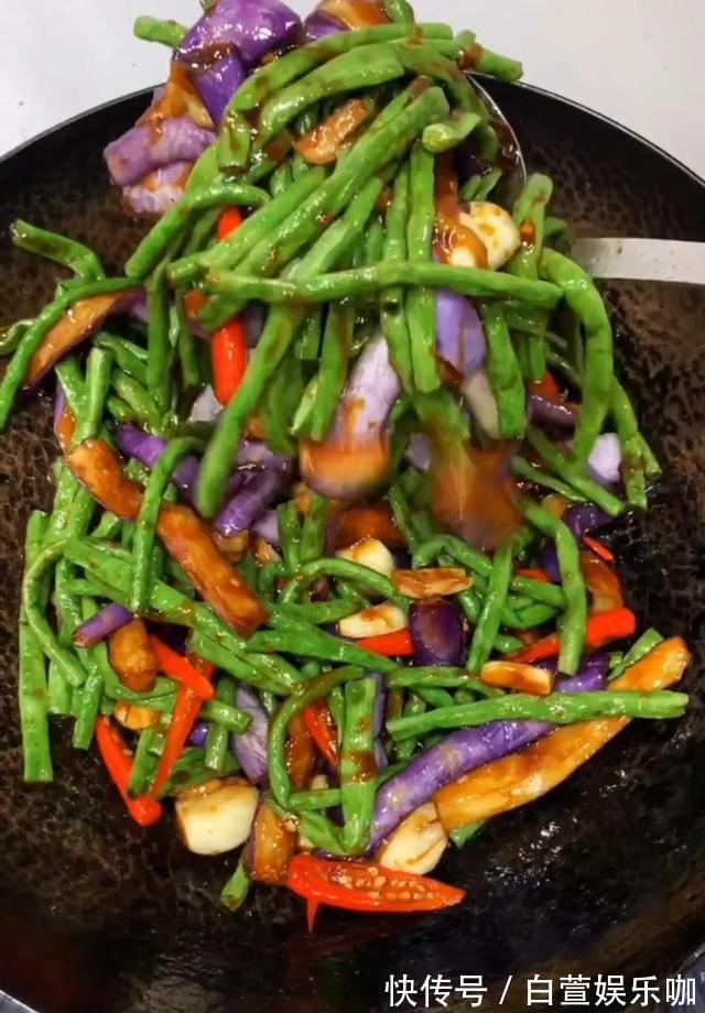 豆角烧茄子|今天美食，豆角烧茄子，在家自己做的饭店炒菜！能吃三碗大米饭