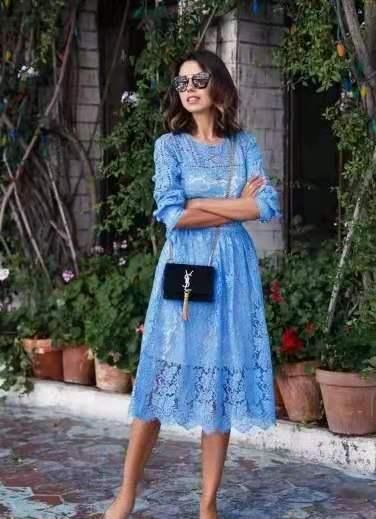 女人不管多大年龄，穿“裙子”别错过这3个颜色，显白百搭还洋气