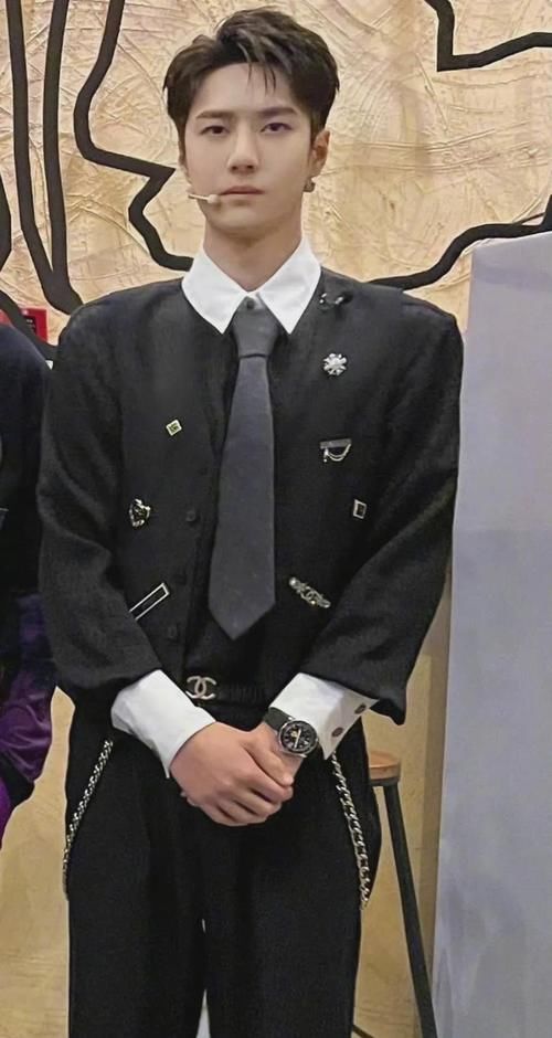 这就是街舞|王一博《街舞》预告，奶膘一嘬，眉头一皱发现事情并不简单