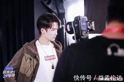 李汶翰|追不動(dòng)光的哥哥難成現(xiàn)象級(jí),打造“他綜藝”不必刻意取悅女觀眾