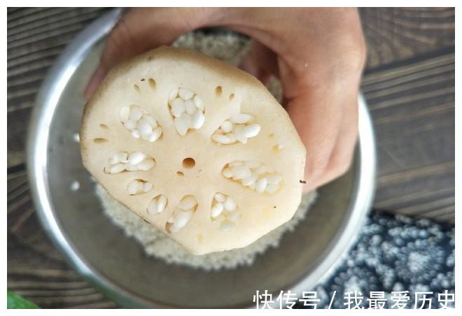 糯米藕|莲藕别总炒着吃了,教你做成红糖糯米藕,软糯鲜香,全家爱吃