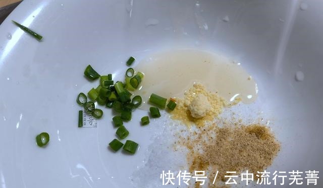 豆腐丸子|豆腐营养极高,但小孩子不喜欢吃,教你这样做,圆溜溜上桌就光盘!