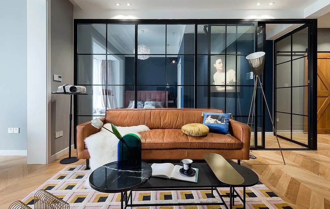 空间|50㎡现代小资范，一个人住的小房子，也能活出精致浪漫的气质