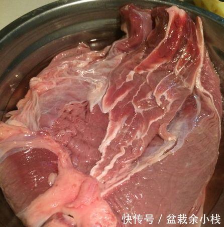酱牛肉|大厨伯伯教我做酱牛肉，只需要三步，软嫩筋道，比卤肉店卖的好吃