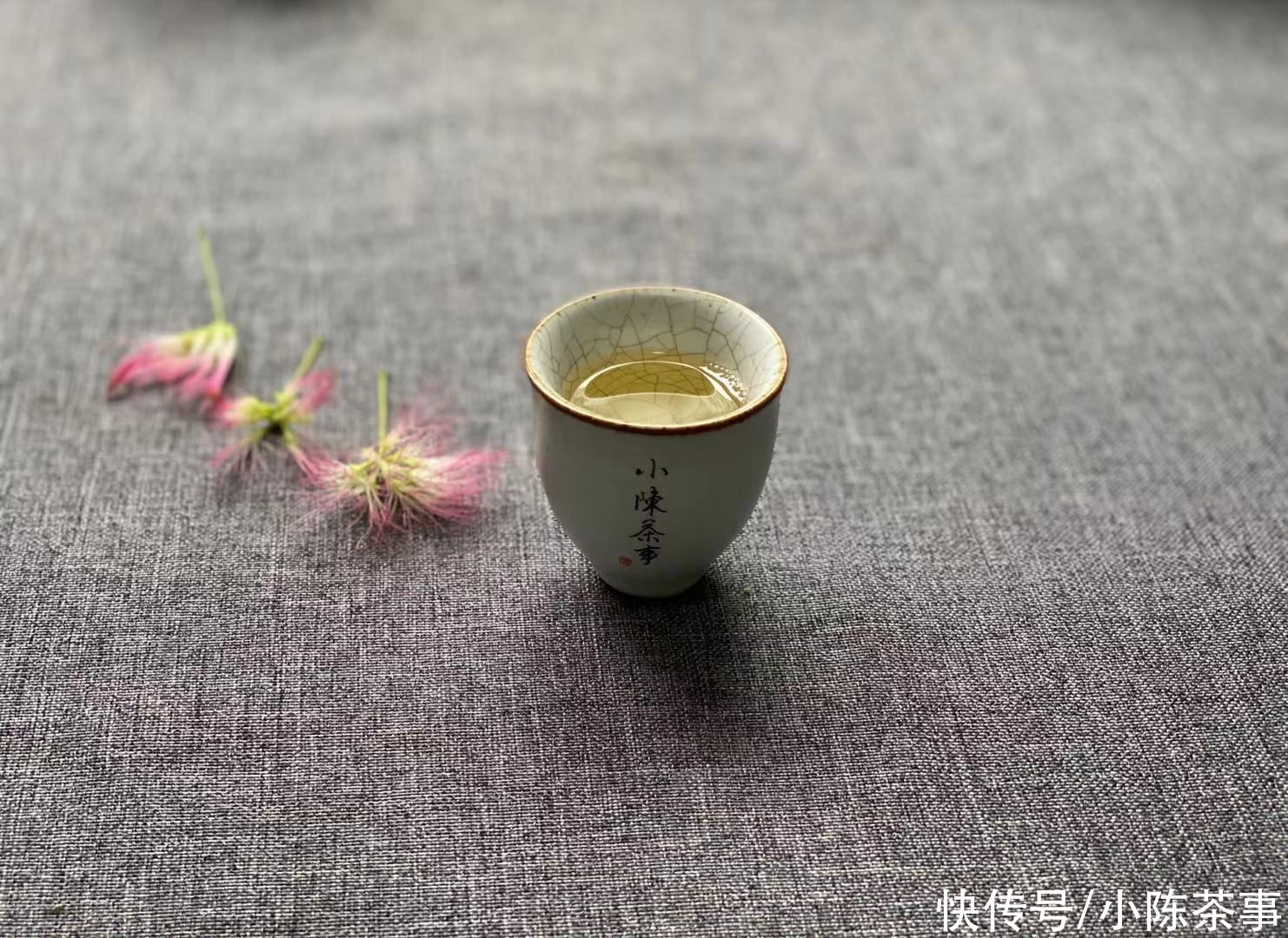 散茶|散茶和白茶饼哪个更值得收藏？听说压饼后不利于转化，是真的吗？