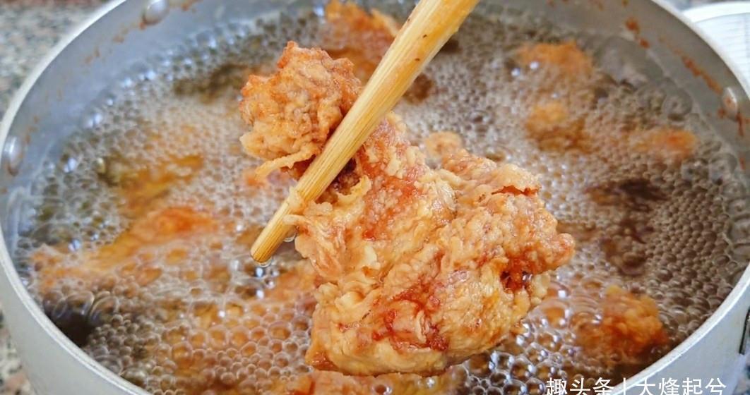 炸鸡粉|不用面包糠，不用炸鸡粉，教你炸鸡腿简单好吃的做法，一看就会