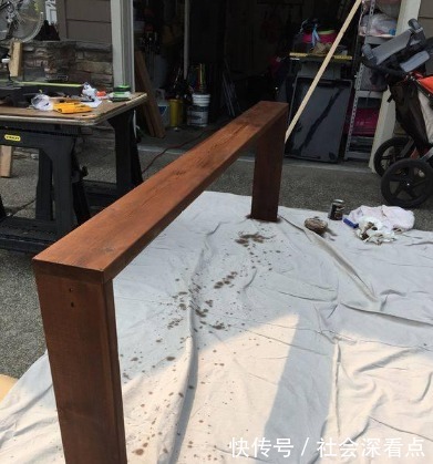 沙发|老婆找木工做了个架子,放在沙发后面,完工效果连师傅都夸!