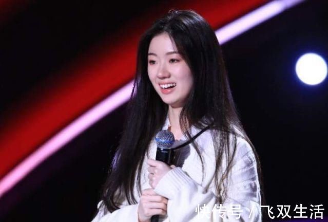 单依纯曝赚钱后想买手机送给李健却被回绝了, 原因太搞笑了