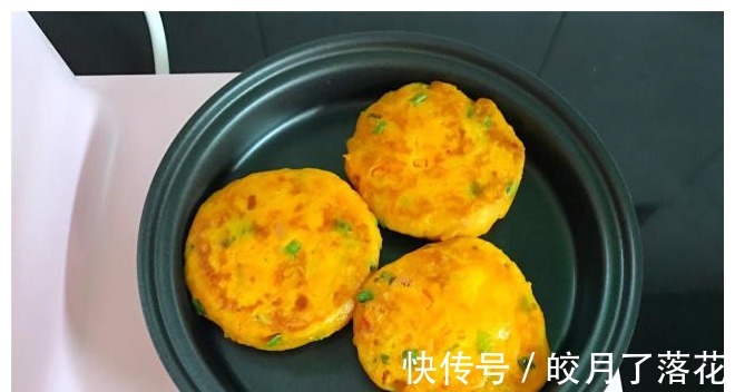 夏天|夏天红薯别烤着吃了,试试这做法,鲜美香软可口,连吃三个才过瘾!