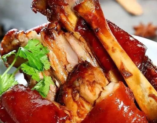 卤味店老板不小心说出了自家配方,用这个秘方做出销魂的卤猪脚