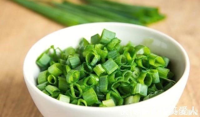 炸牛肉丸子时，切记“3用2不用”，丸子酥香松软，久放不变硬