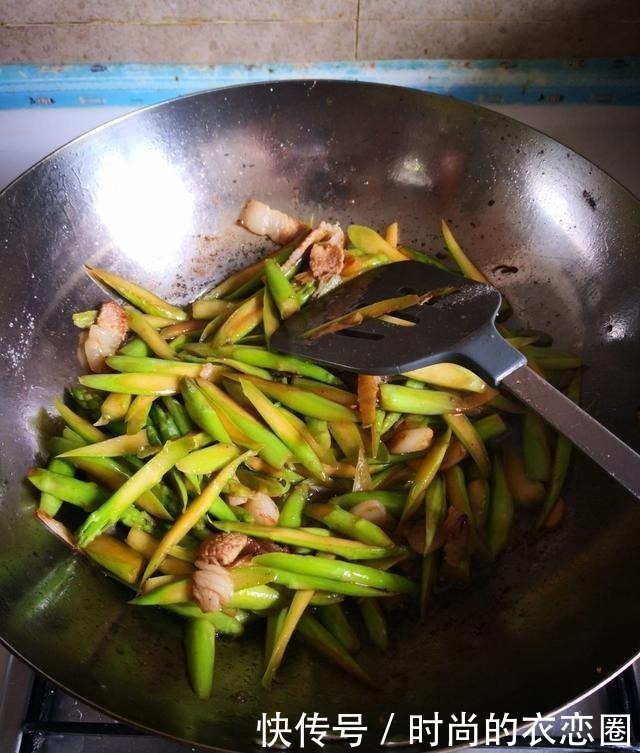 它是“蔬菜之王”,比排骨贵,补钙比骨头汤强,再贵也要给孩子吃