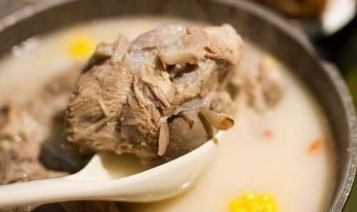 绛酸白苷|尿酸高的人是因猪肉吃多了？专家：想降酸的人，2种食物尽量别吃