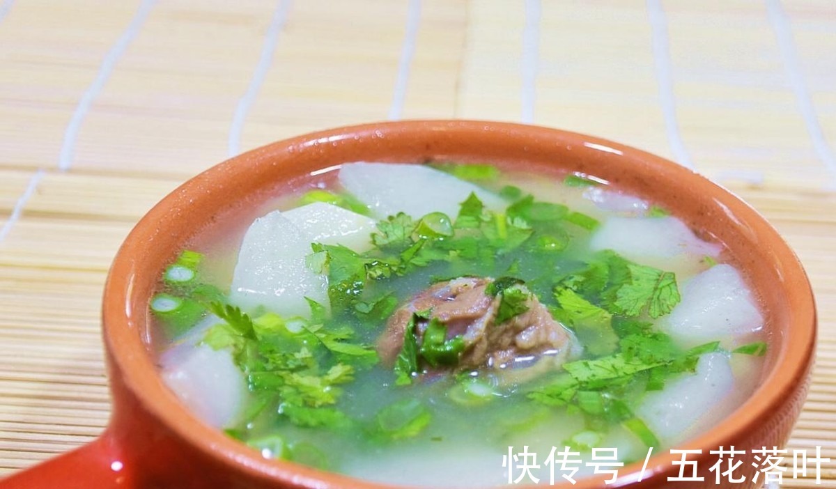 清炖羊肉,汤浓而鲜,肉烂不腻,秋冬进补还得吃羊肉!