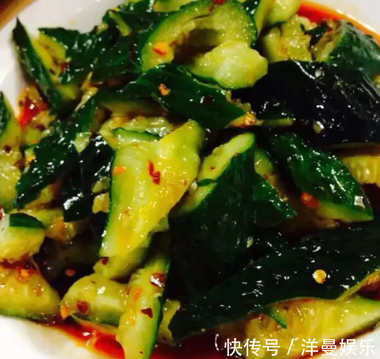 凉拌黄瓜先放盐还是后放盐?大多数人都做错了,怪不得口感不爽脆