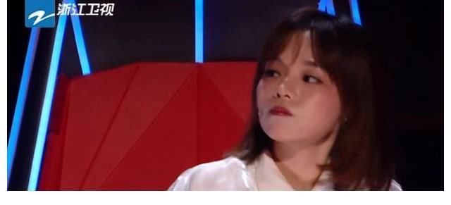 本以为是汪峰不喜欢黄霄云,看到张碧晨的做法,才发现错怪他了