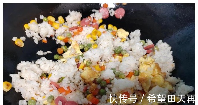 炒鸡蛋|周末宝妈给孩子做一顿丰盛早餐，有水煎包，核桃露，炒米和炒鸡蛋！