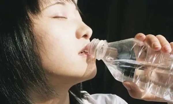 尿酸高的人,睡觉往往有5种表现,若都没有,说明身体还算健康