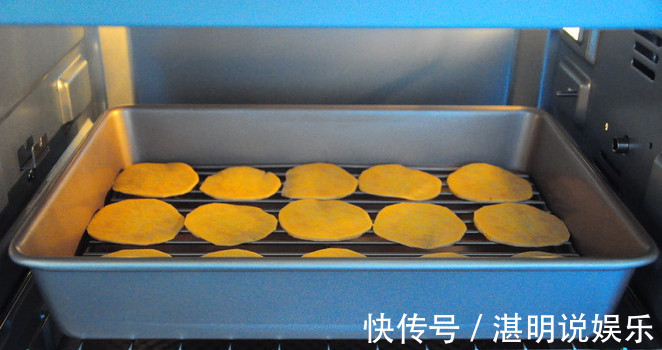 想吃红薯片不用买,教你简单做法,烤一烤就能吃,想吃多少烤多少