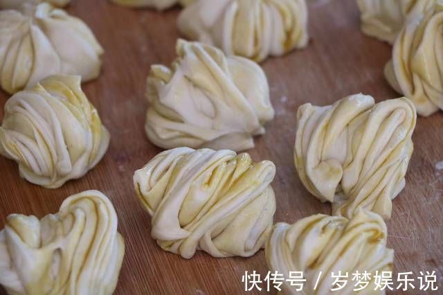 好吃|这花卷,出锅就吃了4个,比酵母馒头好吃10倍,做法特别简单!