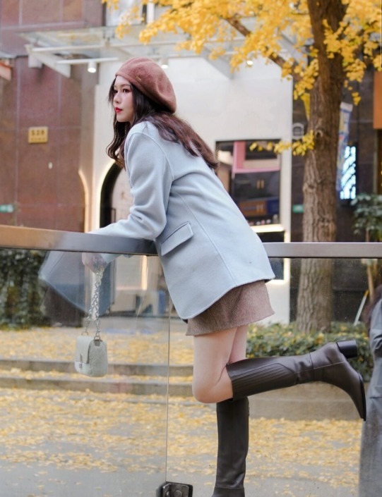 靴子 天冷了,身穿大衣搭配针织衫和靴子保暖舒适,让你美出新高度!