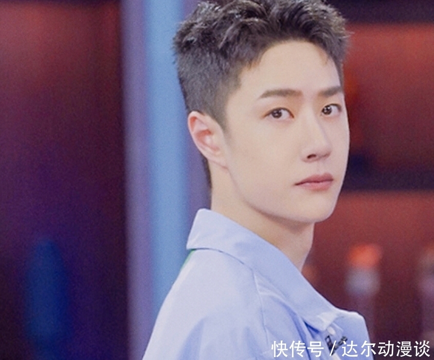嘉宾 王一博在台上被男嘉宾夸长得帅,谁注意到他的回应?太谦虚了吧!