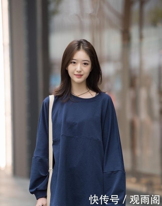 街拍青春靓丽的小姐姐,时尚的打扮,彰显个人气质