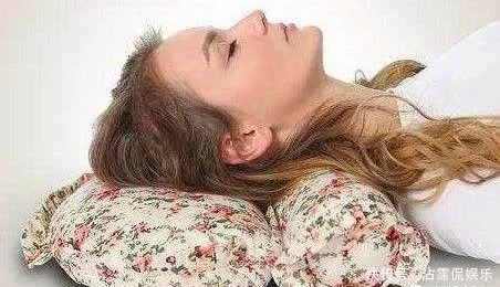 颈椎|枕头不适合也会导致颈椎病！教你如何挑选合适的枕头来保护颈椎！