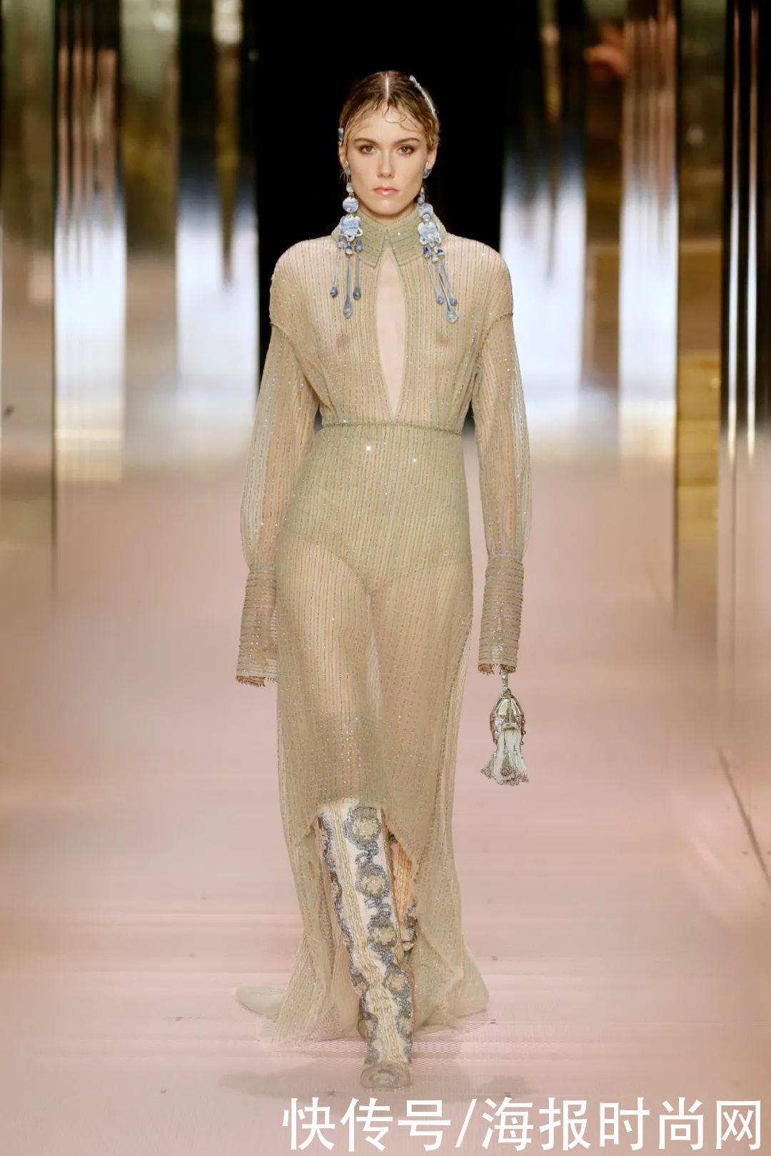 高定周｜打开FENDI这本，关于家人、关于爱的浪漫手册