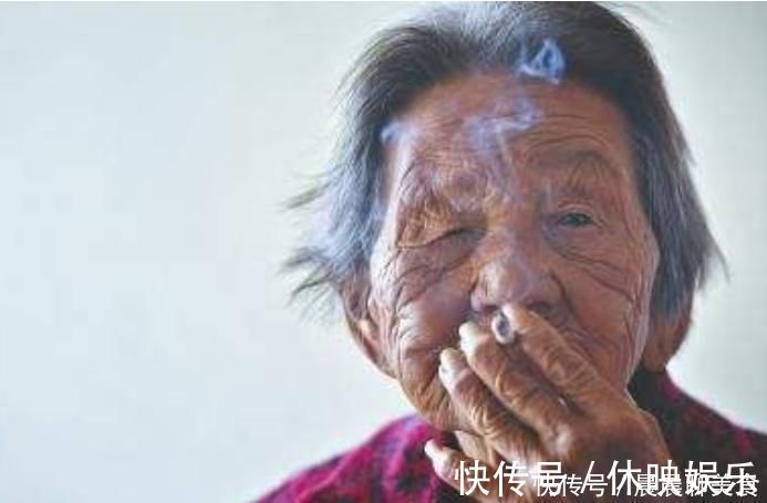 吸烟|113岁老人抽烟又喝酒,她说长寿并不难,每晚做1件“事”很有